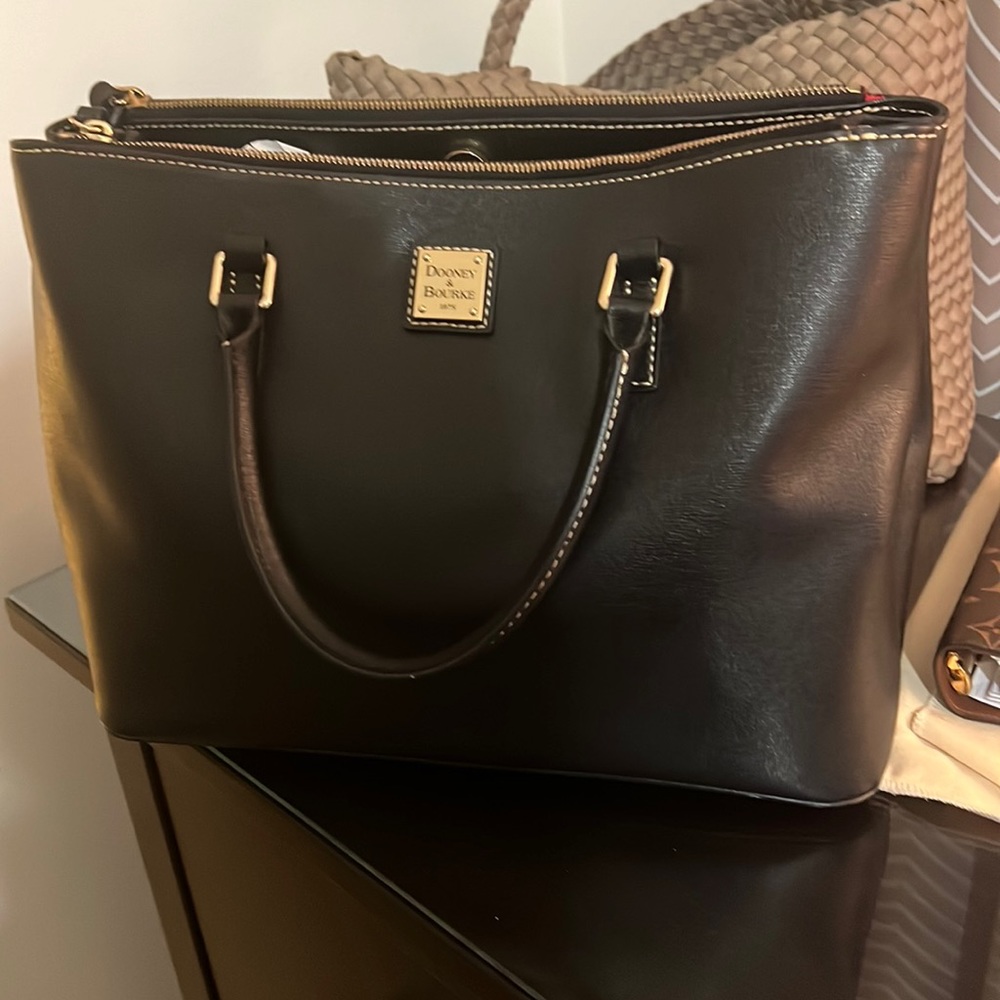 Dooney and Bourke Willa